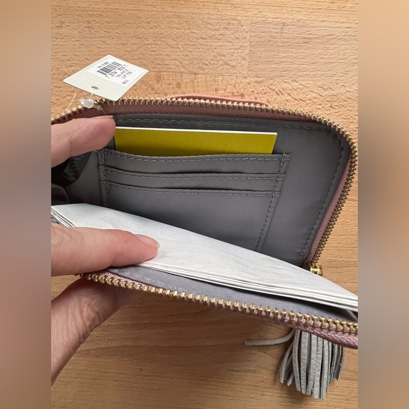 NWT fossil Tara wristlet in dusty rose - Picture 3 of 3